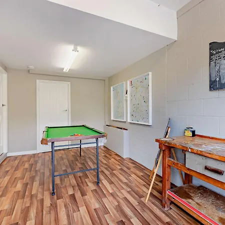 5 Bed In 78167 *