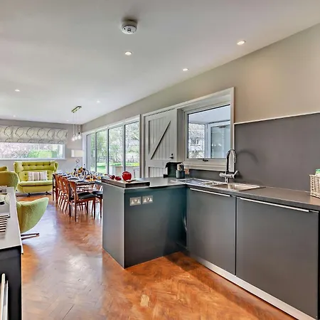5 Bed In 78167 *